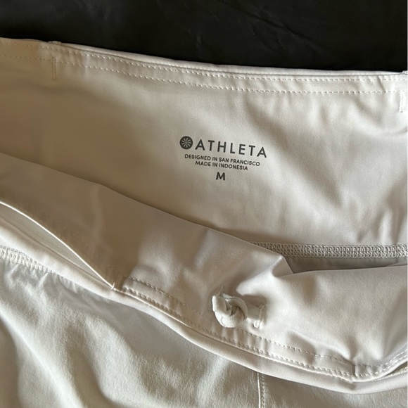 Athleta Run With It 3.5 short White - Picture 6 of 6